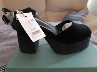 Zapatos de tacón negros sin usar