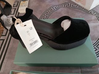 Zapatos de tacón negros sin usar