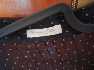 Blusa negra con transparencias