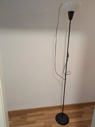 Lámpara de pie Ikea negra