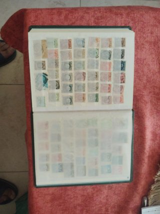 Álbum sellos antiguos varios países más 800 sellos