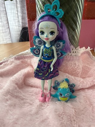 Muñeca Enchantimals Pavo Real