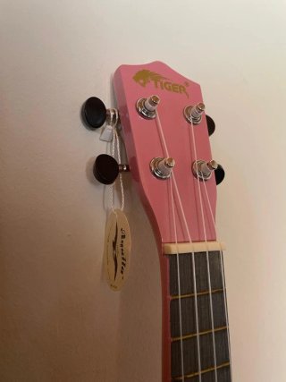 Ukelele Soprano Rosa Tiger UKE7