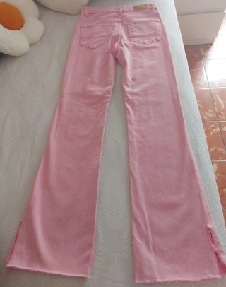 Pantalones vaqueros Stradivarius rosas talla 38