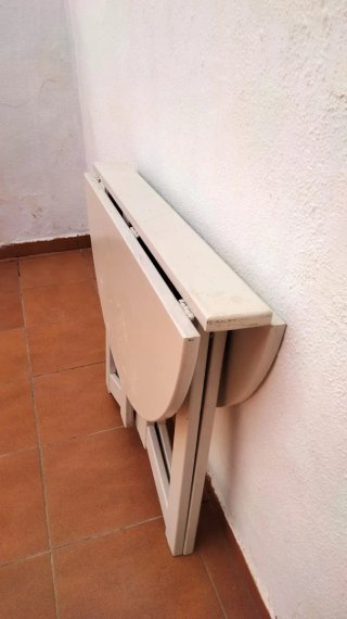 Mesa redonda plegable de madera