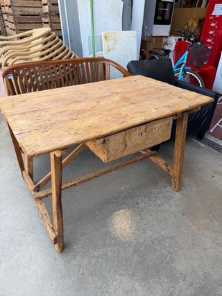 Mesa tocinera antigua con cajón