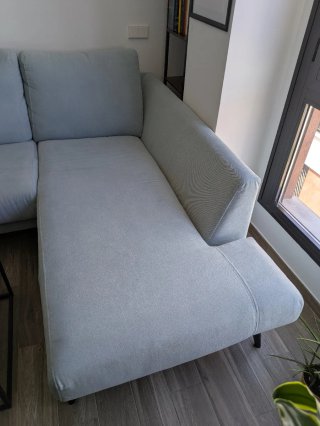 Sofá con chaise longe