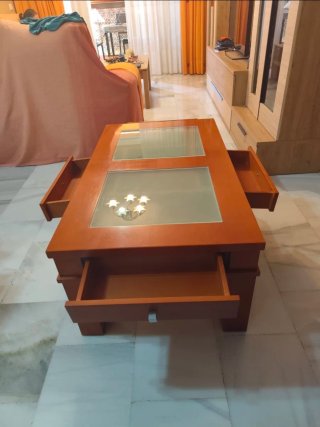 Mesa de salón madera con cristales