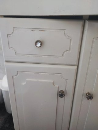 Mueble de baño con espejo y lavabo