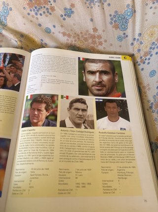 Libro pasta dura 1000 futbolistas