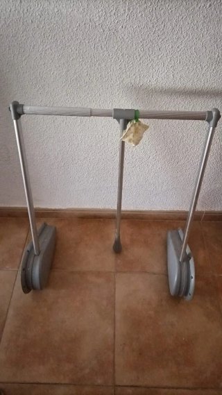 Colgador abatible para armario