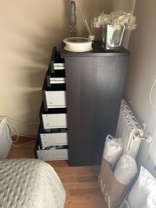 Cómoda madera con espejo y joyero