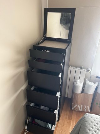 Cómoda madera con espejo y joyero