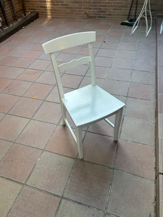 Silla de madera blanca para escritorio