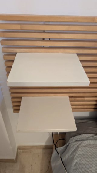 Cabecero de madera con lamas