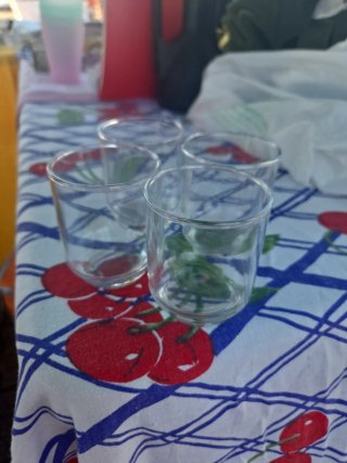 4 Bicchierini da liquore in vetro