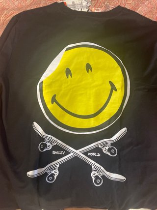 Camiseta Negra Manga Larga Smiley