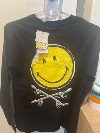 Camiseta Negra Manga Larga Smiley