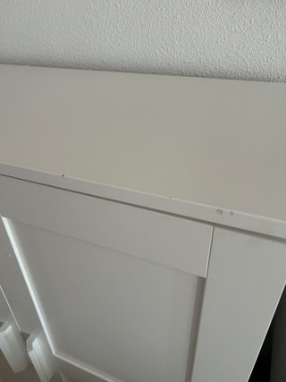 Armario blanco con puertas