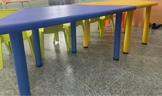 2 Mesas Escolares Trapezoidales y 6 Sillas