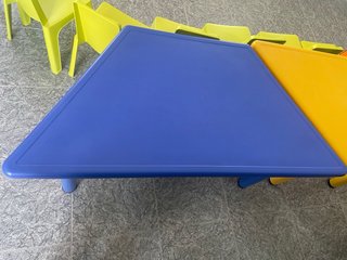 2 Mesas Escolares Trapezoidales y 6 Sillas
