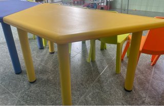 2 Mesas Escolares Trapezoidales y 6 Sillas