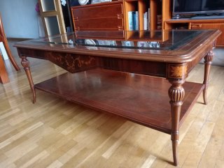 Mesa de centro de madera y cristal