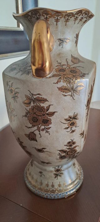Jarrón Decorativo Beige y Dorado
