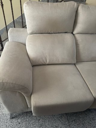 Sofá de 2 plazas en tela beige