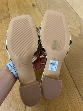 Sandalias doradas trenzadas Primark T.39