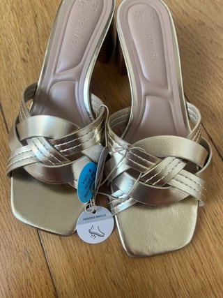 Sandalias doradas trenzadas Primark T.39