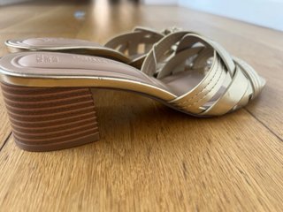 Sandalias doradas trenzadas Primark T.39