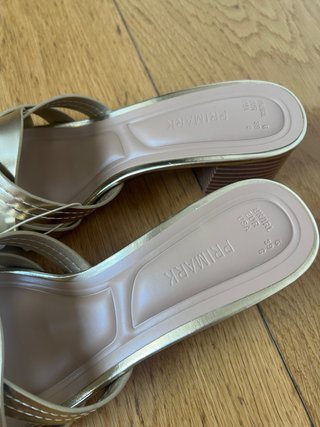 Sandalias doradas trenzadas Primark T.39