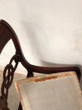 Silla de caoba con asiento floral