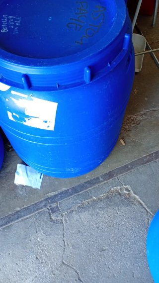 Bidón de plástico pequeño100L.