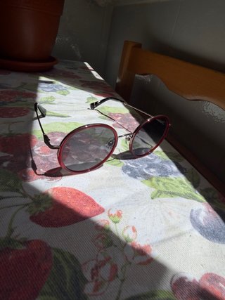 Gafas GigiBarcelona Studios con estructura en Rojo