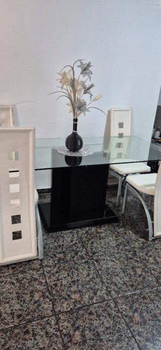 Mueble Comedor Negro y Blanco