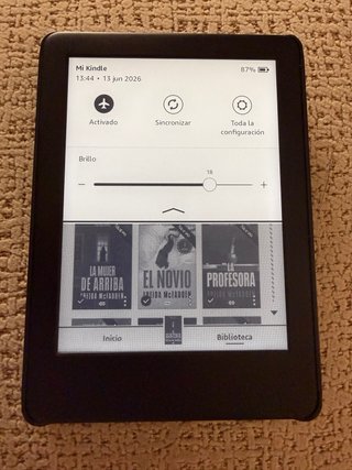 Kindle 10ª Gen + Cable + Funda + Libros