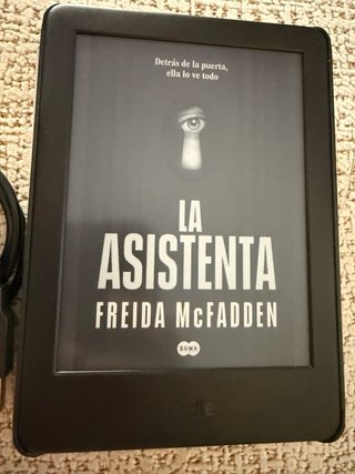 Kindle 10ª Gen + Cable + Funda + Libros