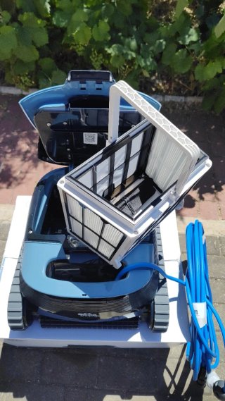 Limpiafondos Dolphin S200