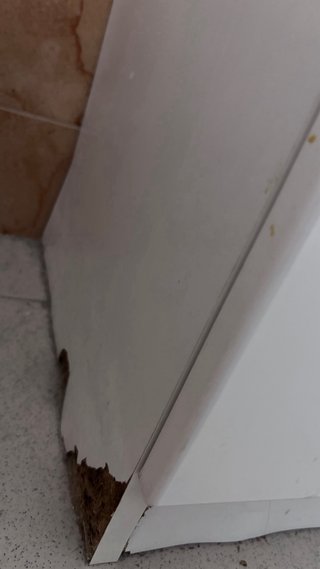 Mueble de baño con lavabo y mármol, espero con luz