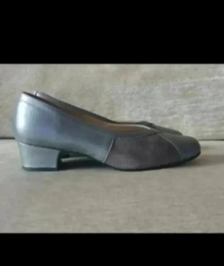 Zapatos plateados planos