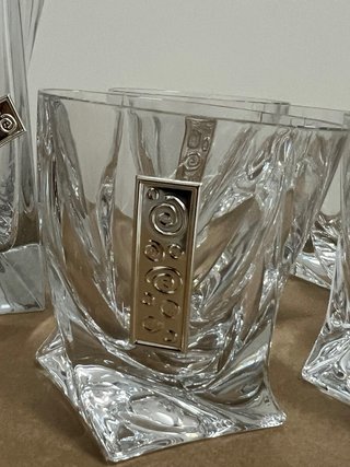 Licorera de cristal con vasos