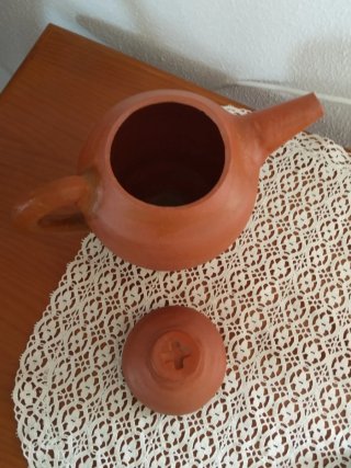Botijo de barro tradicional