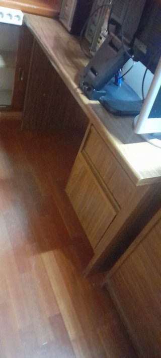 Mostrador curvo de madera para oficina