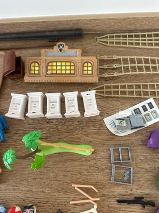 Lote Playmobil con figure, cavalli, barca, accessori