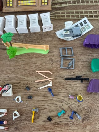 Lote Playmobil con figure, cavalli, barca, accessori