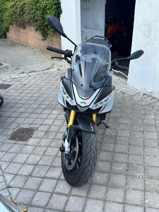 Aprilia Tuono V4 1100 2022 Gris/Plata