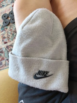 Gorra Nike Gris