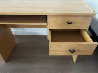 Escritorio y silla de estudio